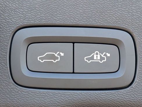 Used 2023 Volvo XC60 B6 Ultimate w/ Climate Package image 23