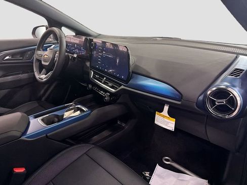 New 2026 Chevrolet Equinox EV LT image 29