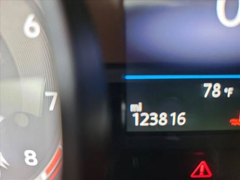 Used 2018 Volkswagen Atlas SEL FWD image 18