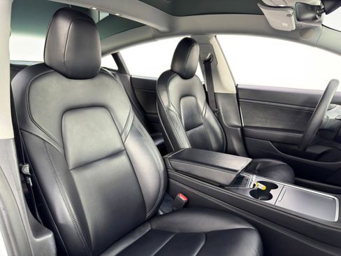 Used 2021 Tesla Model 3 Standard Range Plus image 37