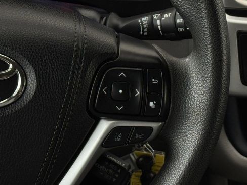 Used 2019 Toyota Highlander LE FWD image 14