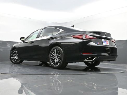 Used 2024 Lexus ES 350 w/ Premium Package image 32