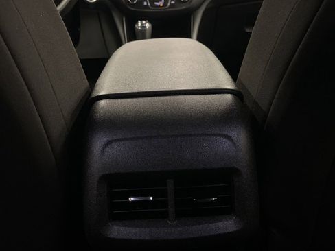 Used 2020 Chevrolet Equinox LT image 29