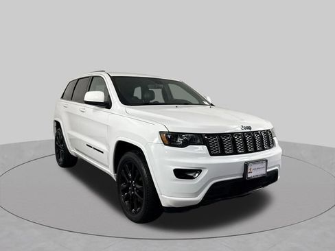 Used 2018 Jeep Grand Cherokee Altitude AWD/4WD image 3