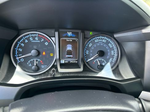 Used 2023 Toyota Tacoma TRD Off-Road image 23