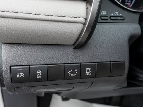 Used 2023 Toyota Camry SE FWD image 18
