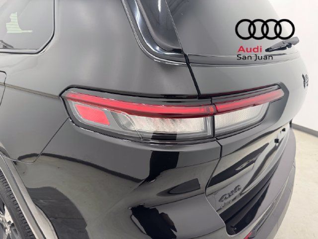 Used 2024 Jeep Grand Cherokee L Altitude AWD/4WD image 10