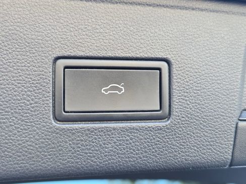 Used 2023 Volkswagen Atlas SE image 14