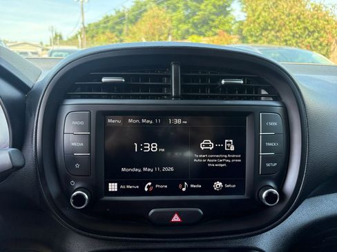 Used 2025 Kia Soul LX w/ LX Technology Package FWD image 20