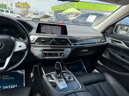 Used 2020 BMW 740i RWD image 22