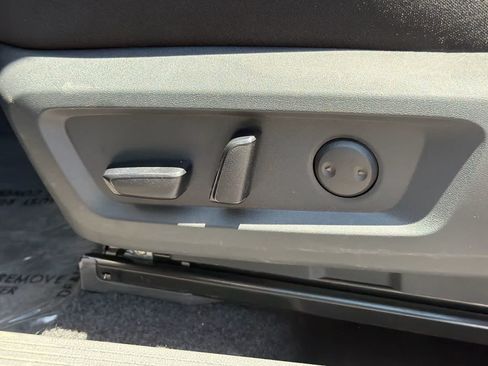 Used 2025 Nissan Rogue SV AWD/4WD image 13
