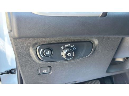 Used 2024 GMC Terrain SLE image 16