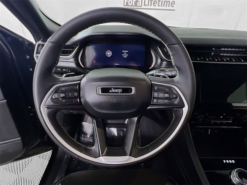 Used 2023 Jeep Grand Cherokee Altitude image 20