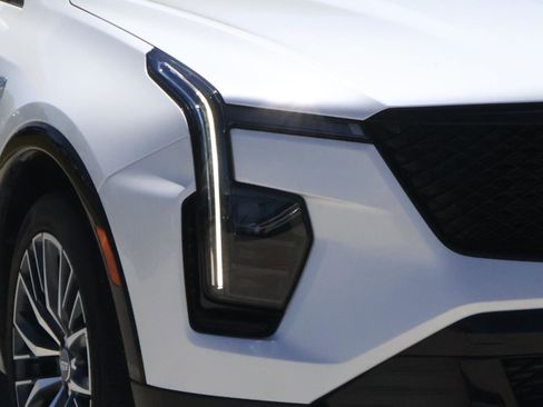 Certified 2024 Cadillac XT4 Sport FWD image 9