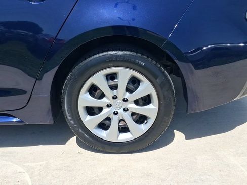 Used 2020 Toyota Corolla LE FWD image 4