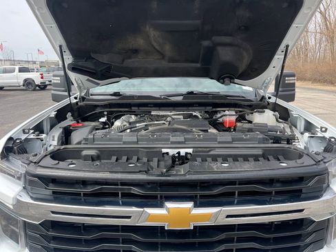 Used 2025 Chevrolet Silverado 2500 LT w/ Convenience Package AWD/4WD image 32