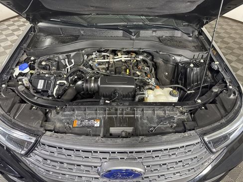 Used 2023 Ford Explorer XLT w/ Equipment Group 202A AWD/4WD image 5