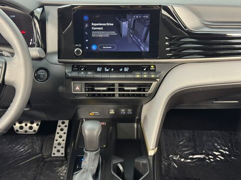 Used 2025 Toyota Camry SE w/ Convenience Package image 23