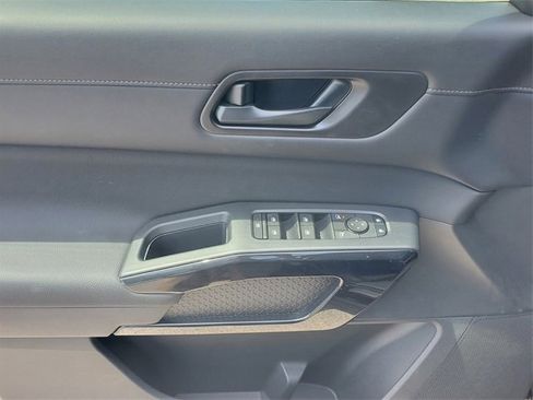 New 2025 Nissan Pathfinder S image 19