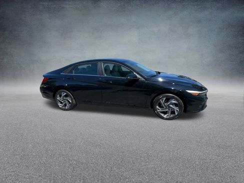 New 2025 Hyundai Elantra Limited image 26