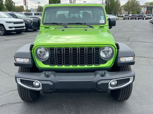 Used 2025 Jeep Gladiator Sport AWD/4WD image 5