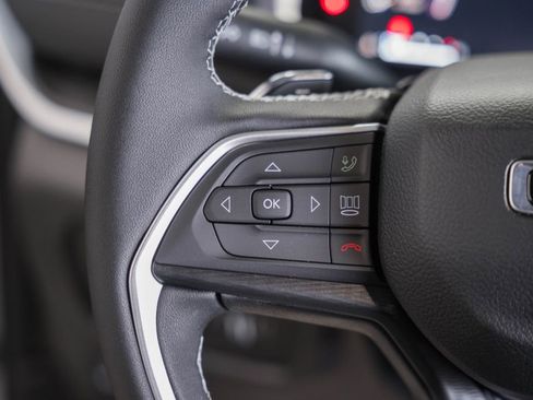 New 2025 Jeep Grand Cherokee Altitude image 26