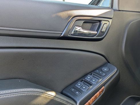 Used 2020 Chevrolet Suburban Premier image 14