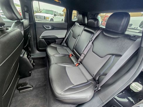 Used 2024 Jeep Compass Latitude image 28