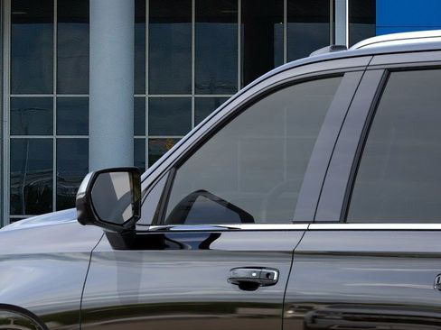 New 2025 Chevrolet Suburban Premier image 12