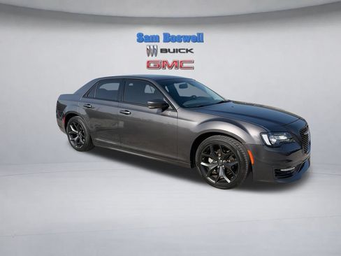 Used 2023 Chrysler 300 Touring L w/ Popular Equipment Group RWD image 3