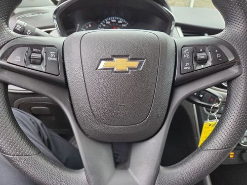Used 2020 Chevrolet Trax LS w/ Tint and Cruise Package FWD image 17