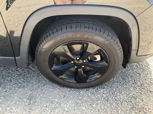 Certified 2023 Jeep Cherokee Altitude Lux image 23