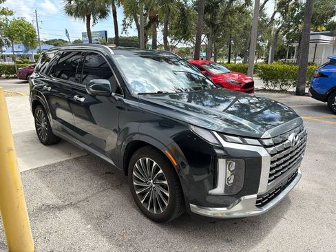 Used 2023 Hyundai Palisade Calligraphy FWD image 2