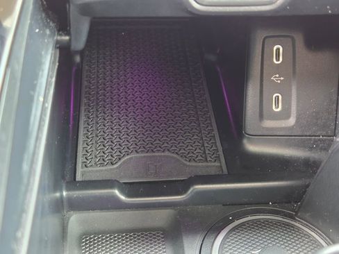 Used 2025 Mercedes-Benz GLC 300 4MATIC image 18