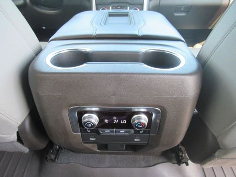 Used 2022 GMC Yukon XL SLT w/ SLT Premium Package AWD/4WD image 33