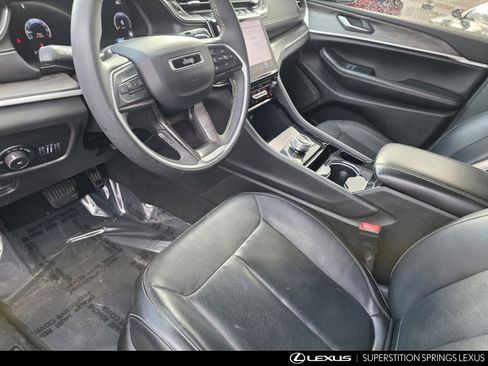 Used 2023 Jeep Grand Cherokee L Limited w/ Black Appearance Package image 13