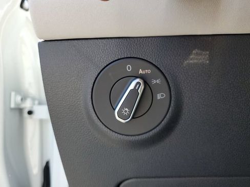 New 2026 Volkswagen Taos SE FWD image 28