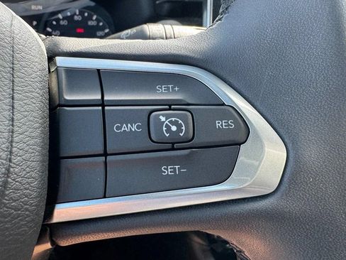 Used 2024 Jeep Compass Latitude AWD/4WD image 17