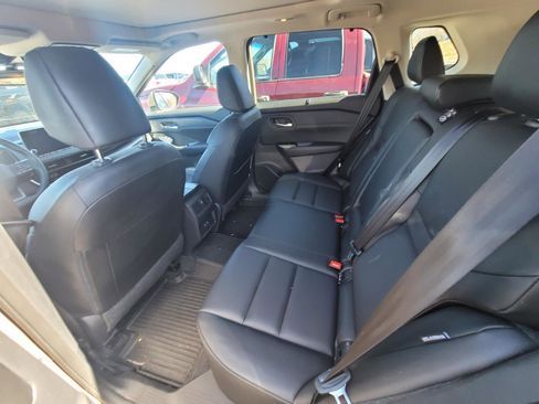 Used 2025 Nissan Rogue SV w/ SV Premium Package image 8