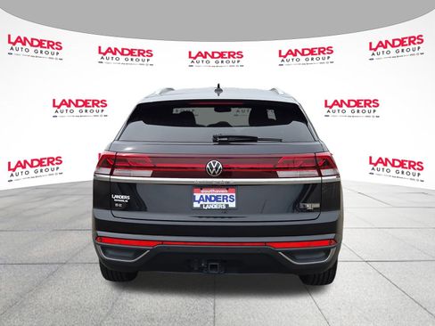 Used 2024 Volkswagen Atlas Cross Sport SE FWD image 4