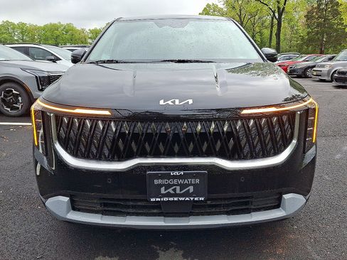 New 2026 Kia Carnival FWD image 2
