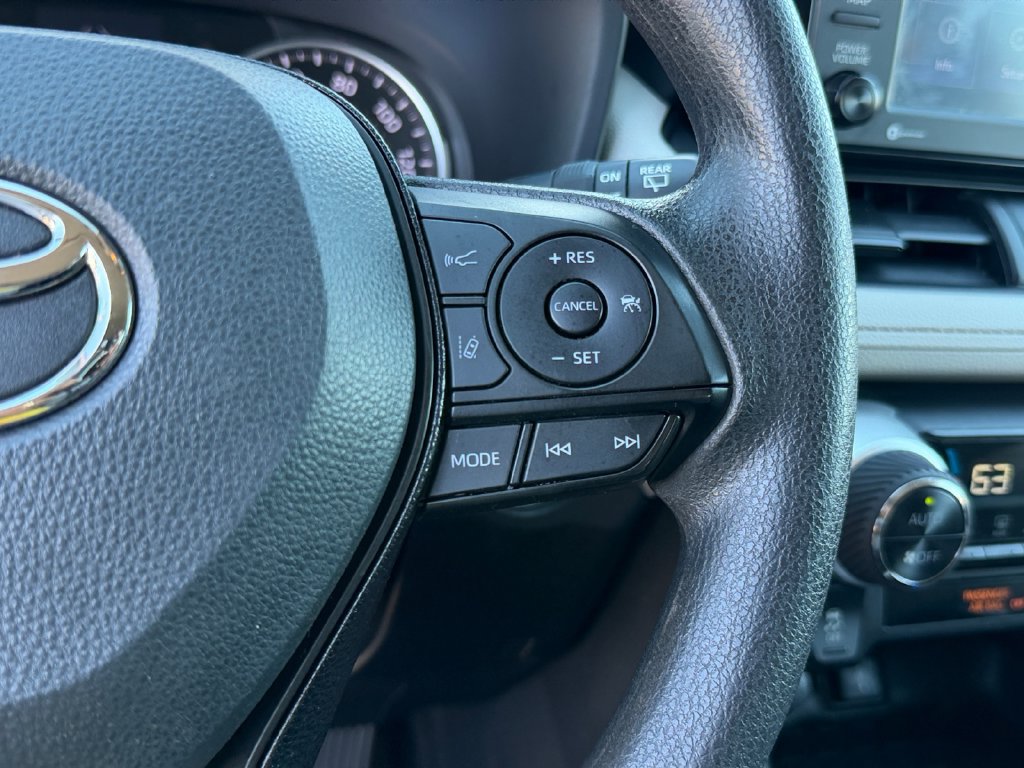 Used 2021 Toyota RAV4 XLE AWD/4WD image 19