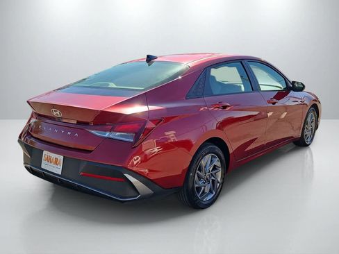 Used 2024 Hyundai Elantra SEL FWD image 11