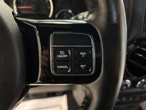 Used 2015 Jeep Wrangler Unlimited Sahara AWD/4WD image 11