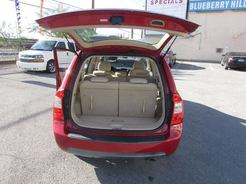 Used 2007 Kia Rondo LX w/ Convenience Pkg image 16
