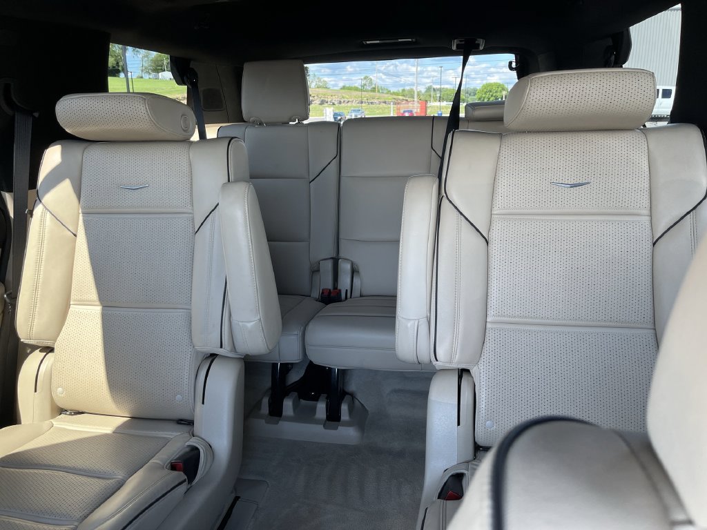 Used 2023 Cadillac Escalade Premium Luxury w/ Performance Package AWD/4WD image 25