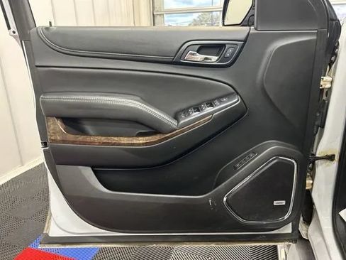 Used 2017 Chevrolet Suburban LT w/ LT Signature Package AWD/4WD image 8
