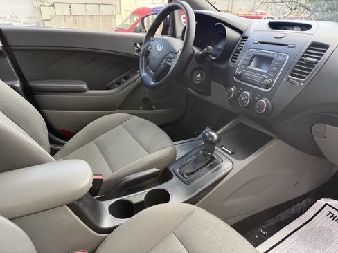 Used 2016 Kia Forte LX image 2