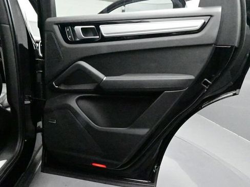 Certified 2022 Porsche Cayenne Platinum Edition AWD/4WD image 18