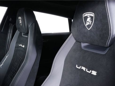 Used 2023 Lamborghini Urus Performante AWD/4WD image 27